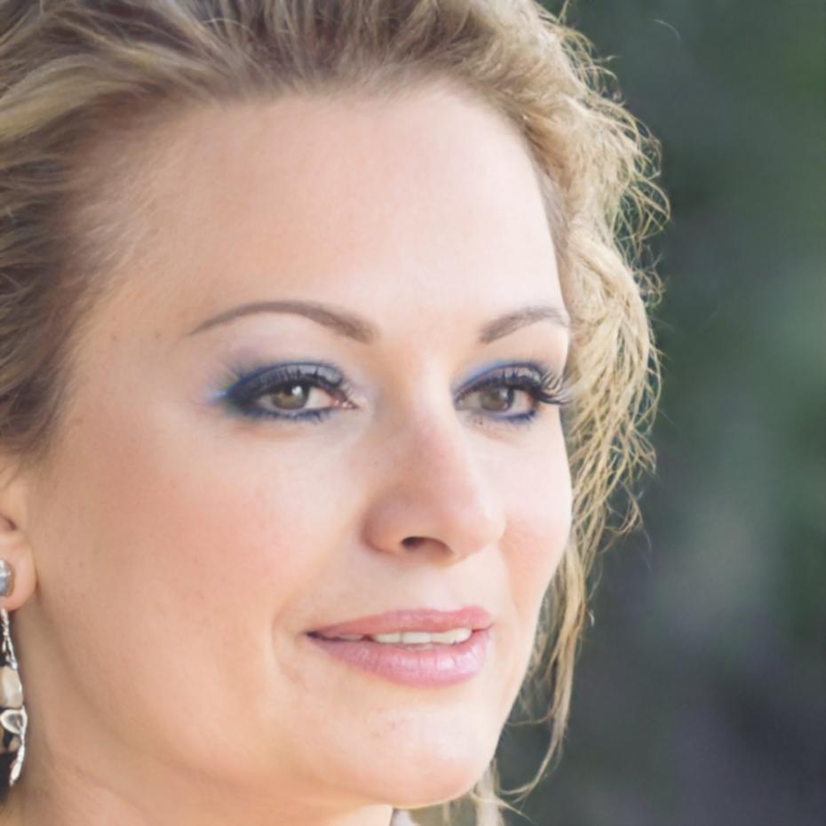 Portrait of Vesna Lindgren, financial analysis specialist